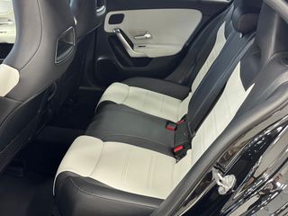 Mercedes-Benz A 180 2018 AMG LINE-thumb-20