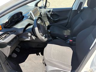 Peugeot 208 2018-thumb-4
