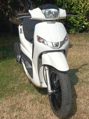 Peugeot Tweet 2015