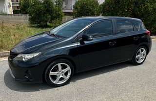 Toyota Auris 2014-thumb-2