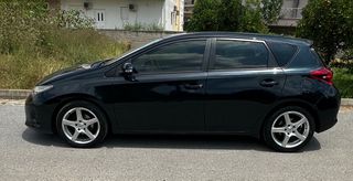 Toyota Auris 2014-thumb-3