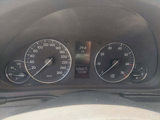Mercedes-Benz C 180 2004 CLASSIC-thumb-10