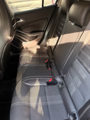 Mercedes-Benz GLA 180 2018-thumb-10