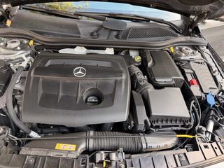 Mercedes-Benz GLA 180 2018-thumb-14