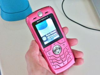 Λειτουργικό Motorola L6 ελληνικό, σε ροζ χρώμα