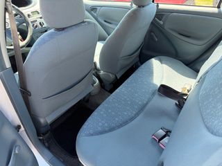 Toyota Yaris 2001-thumb-7