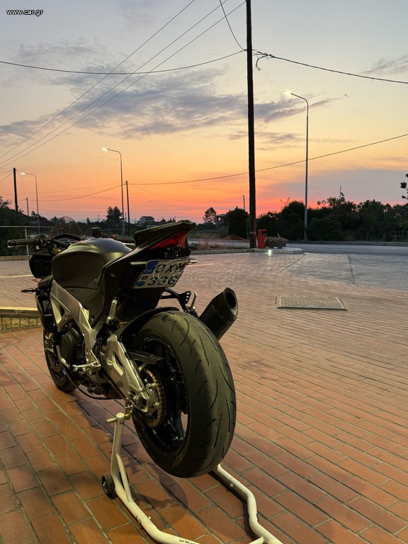 Aprilia Tuono 2020 v4 factory