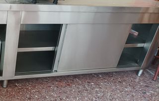 Πάγκος με δύο γούρνες και ψύκτη νερού
