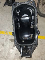Tmax 530 Dx / Sx κουβας σελας πλαστικο