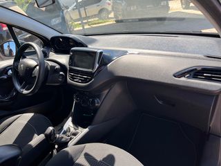 Peugeot 208 2019-thumb-5