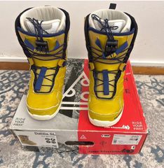 Snowboard boots