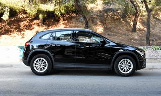 Mercedes-Benz GLA 180 2022 d-PROGRESSIVE 8G-DCT-DIESEL-thumb-7