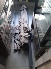 Ομπρέλα τεράστια, υφασμάτινη με μεταλλική βάση