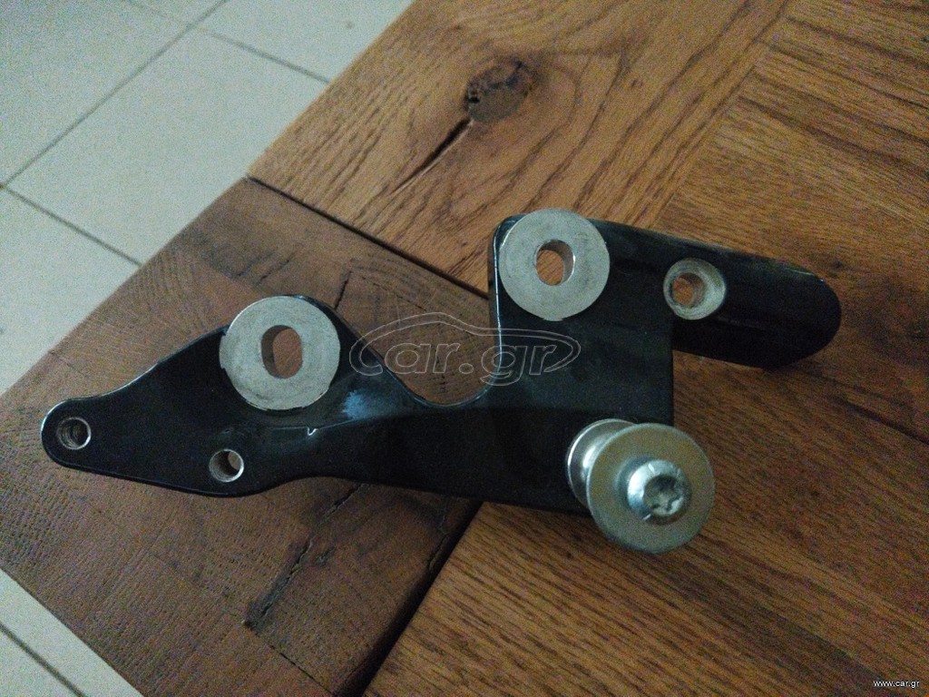 Right passenger footrest