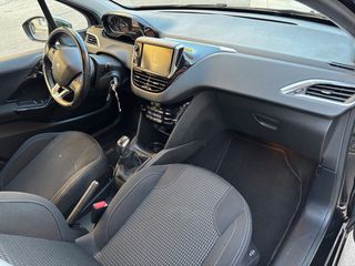 Peugeot 208 2015 1.2 PURETECH 82 ALLURE-thumb-17
