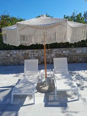 Ξαπλώστρες πισίνας