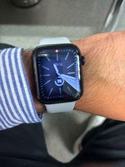 Apple Watch SE 2 (2022)-thumb-3