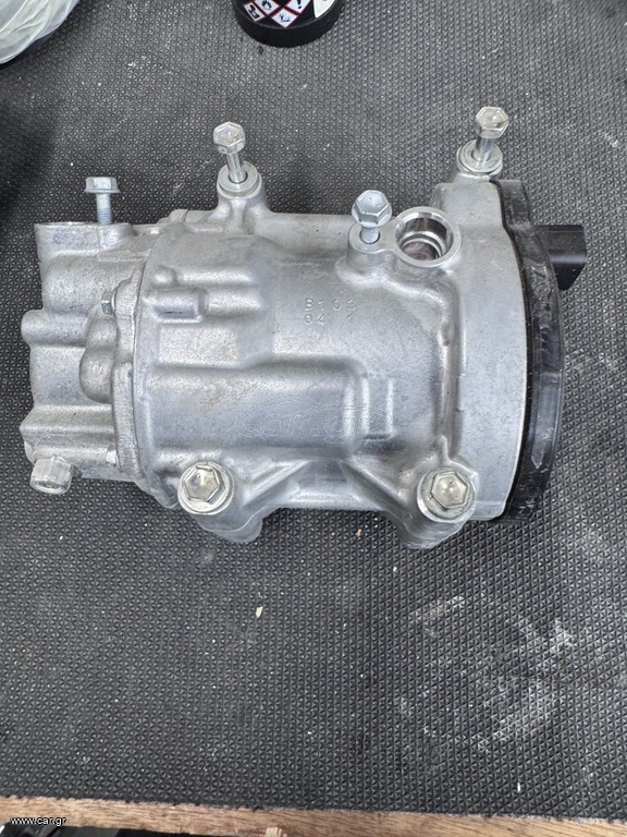 toyota yaris cross. 042400-0741