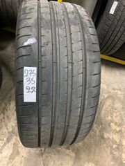 ενα ελαστικό 275/35/22 Goodyear