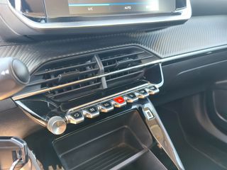 Peugeot 2008 2021-thumb-23