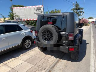 Jeep Wrangler 2011-thumb-2