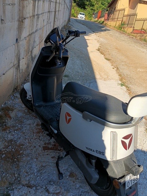 Yadea E8S 2023