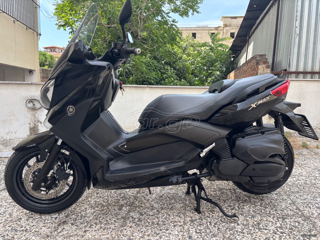 Yamaha XMAX 400 2015 AKRAPOVIC