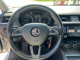 Skoda Octavia 2016-thumb-11