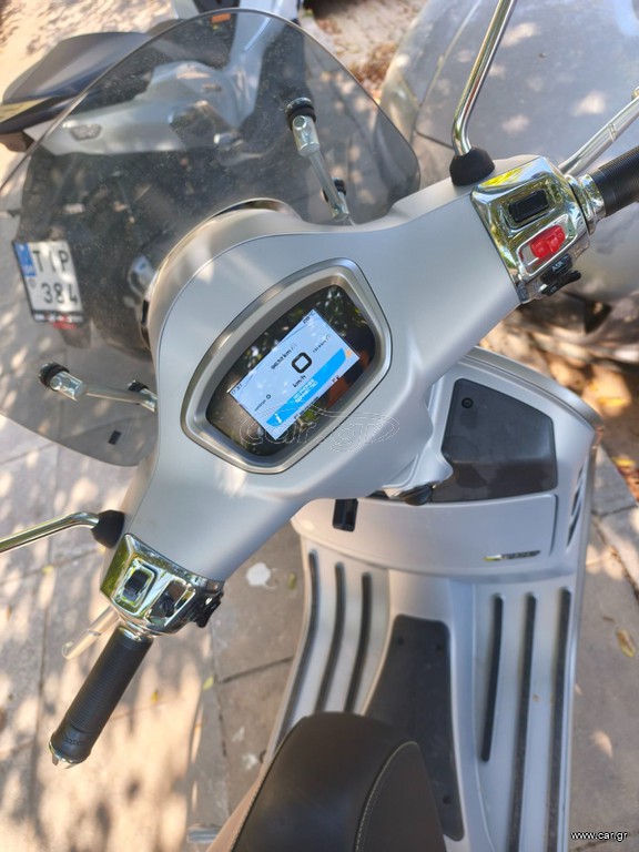Vespa GTS Super Tech 300 2023 Hpe