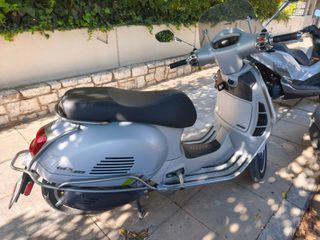 Vespa GTS Super Tech 300 2023 Hpe-thumb-1