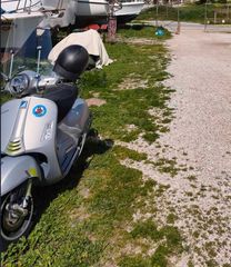 Vespa GTS Super Tech 300 2023 Hpe-thumb-4