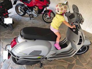 Vespa GTS Super Tech 300 2023 Hpe-thumb-6
