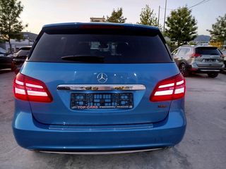 Mercedes-Benz B Electric Drive 2015 250e-thumb-11