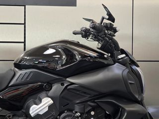 Ducati Diavel 2025 V4 Nero full extra !!-thumb-4