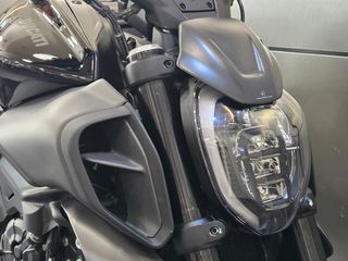 Ducati Diavel 2025 V4 Nero full extra !!-thumb-11