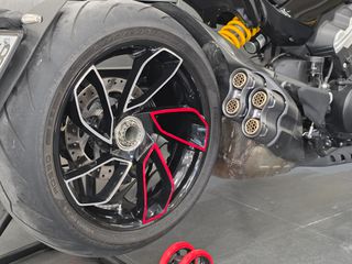 Ducati Diavel 2025 V4 Nero full extra !!-thumb-22