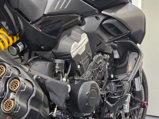 Ducati Diavel 2025 V4 Nero full extra !!-thumb-17