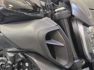 Ducati Diavel 2025 V4 Nero full extra !!-thumb-2