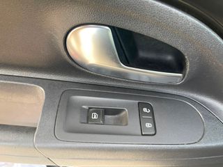Volkswagen Up 2014-thumb-6