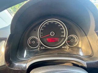 Volkswagen Up 2014-thumb-13