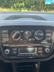Volkswagen Up 2014-thumb-14