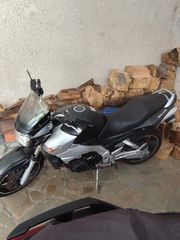Suzuki GSR 600 2006-thumb-2