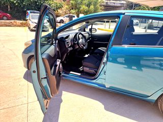 Toyota Yaris 2011-thumb-8