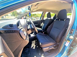 Toyota Yaris 2011-thumb-10