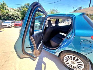Toyota Yaris 2011-thumb-18