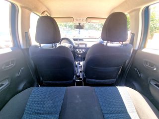 Toyota Yaris 2011-thumb-22