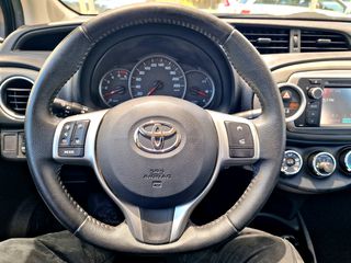 Toyota Yaris 2011-thumb-26