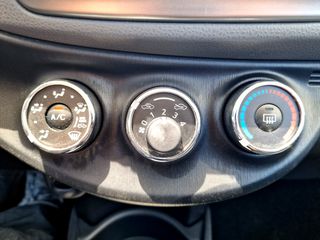 Toyota Yaris 2011-thumb-30