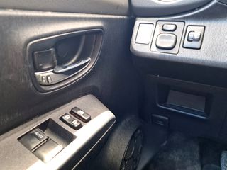 Toyota Yaris 2011-thumb-34