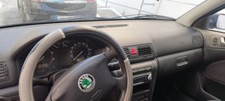 Skoda Octavia 2004-thumb-13